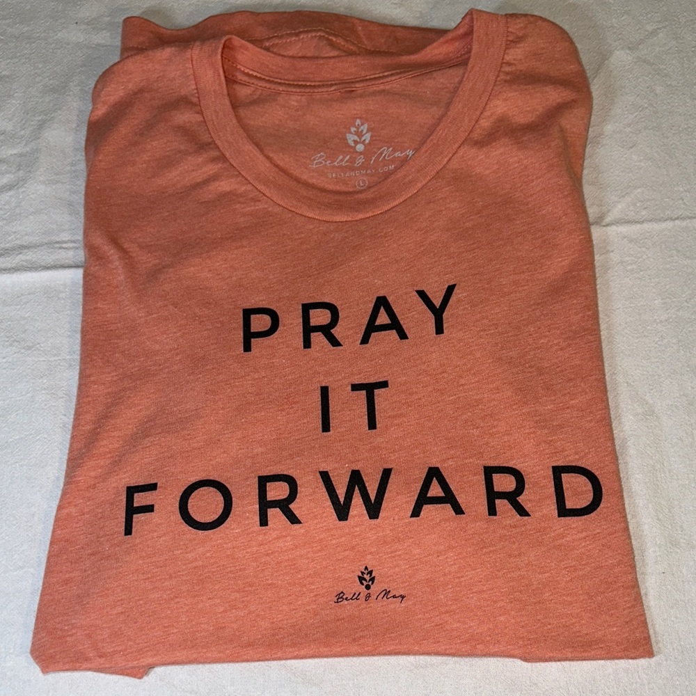 Woment's Bell & May Boutique  Coral/Orange Pray it Forward  T-Shirt Sz L